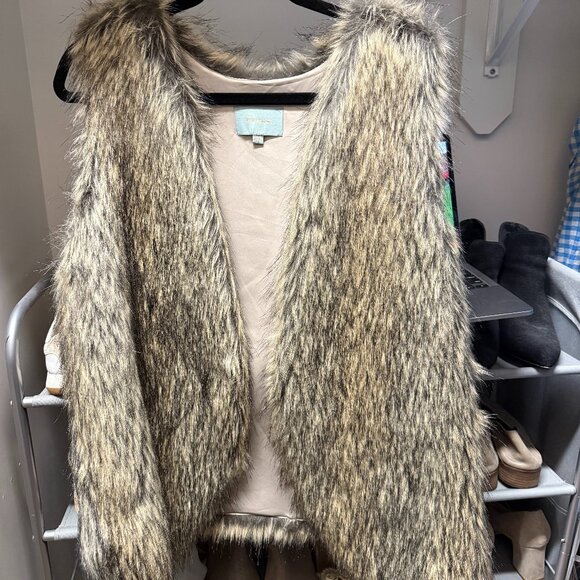 Fur Vest - Picture 1 of 3